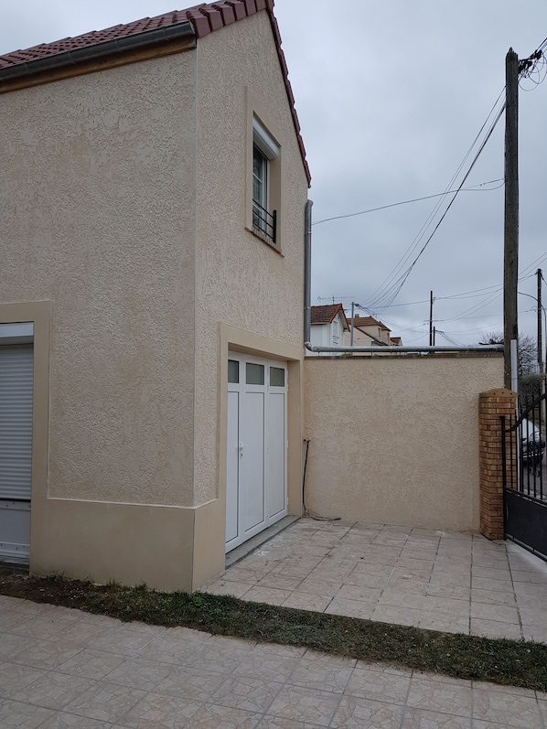 Entrée de l’hébergement 
