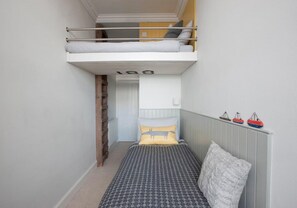 2 bedrooms, iron/ironing board, free WiFi, bed sheets - Bonshaw by the Beach (North Berwick)