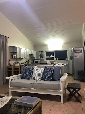 Casa | Área de sala de estar | Televisión de pantalla plana 