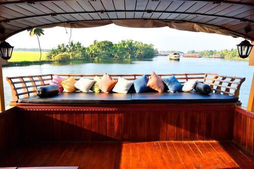 Premium Luxury Houseboat