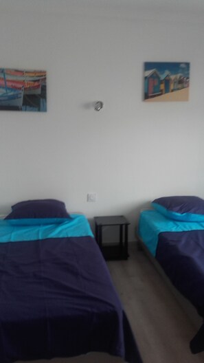 2 slaapkamers, een strijkplank/strijkijzer, reisbedje, internet