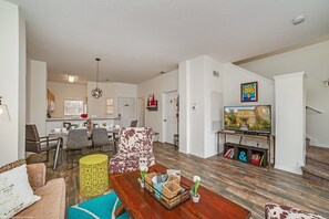 Living room - Newly Renovated, Spacious 3bd/2.5ba Villa With Lake View, Near Disney #3tv709 (Kissimmee)