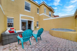 Villa (3 Bedrooms) | Balcony - Newly Renovated, Spacious 3bd/2.5ba Villa With Lake View, Near Disney #3tv709 (Kissimmee)