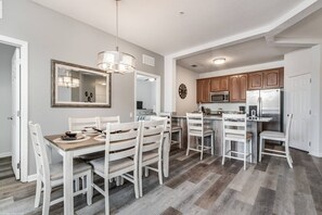 Microwave, oven, stovetop, dishwasher - Roomy and Modern 3bd/2ba Home With Balcony #3vc201 (Orlando)