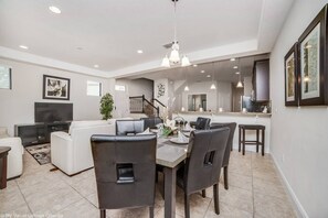 Villa (4 Bedrooms) | 4 sovrum, strykjärn/strykbräda, gratis wi-fi och sängkläder