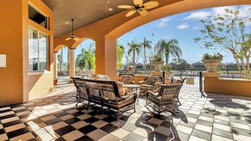 Huis (4 Bedrooms) | Balkon