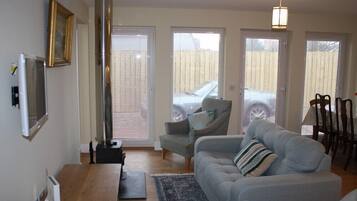 Cottage | Living room | Flat-screen TV, DVD player
