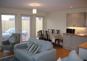 Cottage | Living room | Flat-screen TV, DVD player - Callie's Cottage (North Berwick)