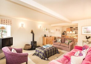 คอทเทจ | บริเวณนั่งเล่น | ทีวีจอแบน