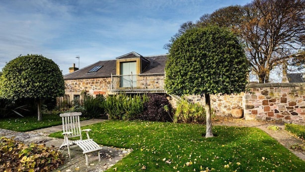 Unclassified image, 1 of 18, button - Coach House (North Berwick)