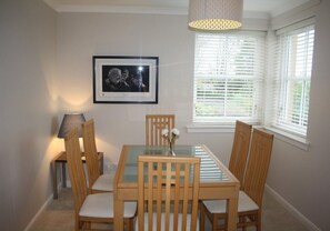Cottage | In-room dining - Dirrumadoo (North Berwick)