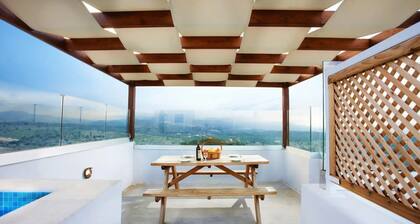 Traditional 4bd villa with view,rooftop pool,BBQ!