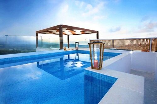 Villa 4brd traditionnelle récemment restaurée avec une vue imprenable, piscine sur le toit, salle de gym, barbecue!