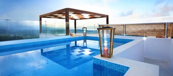 Traditional 4bd villa with view,rooftop pool,BBQ!