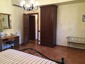 Deluxe Double Room, Private Bathroom (External)