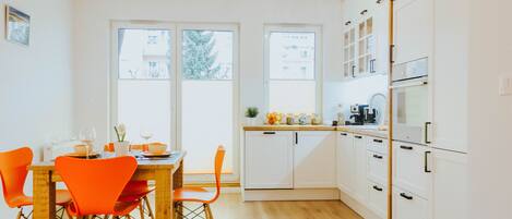 舒适开间套房 | 起居区 | 平板电视