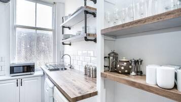 Apartment | Private kitchen | Fridge, microwave, oven, stovetop