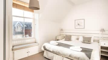 Apartment | 2 bedrooms, iron/ironing board, free WiFi, bed sheets