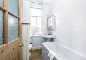 Apartment | Bathroom | Combined shower/bathtub, hair dryer, towels