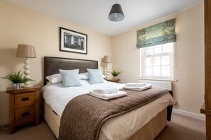 Laptop workspace, soundproofing, iron/ironing board, free WiFi