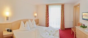 2 chambres, fer et planche à repasser, accès Internet, draps fournis