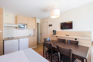 Apartment, 1 Bedroom, Mountain View | Private kitchen | Electric kettle - Belambra Clubs Orcières 1850 - Le Roc Blanc (Orcieres)