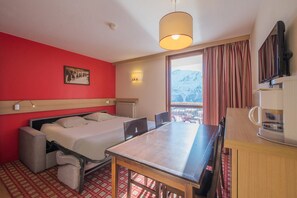 Skrivebord, gratis baby-/barnesenge, Wi-Fi (tillægsgebyr), sengetøj