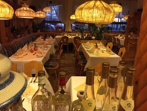 Breakfast and dinner served