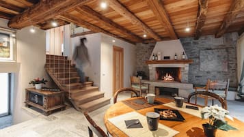 Sudah termasuk sarapan masakan setempat setiap hari