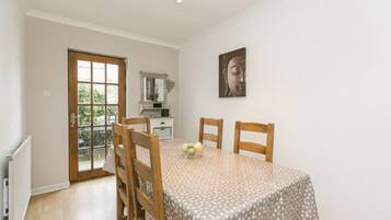 Apartment | In-room dining