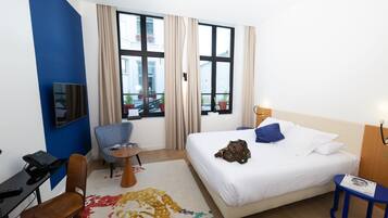 Classic-Doppelzimmer, mit Bad, Blick auf den Innenhof (12/22/32) | 1 Schlafzimmer