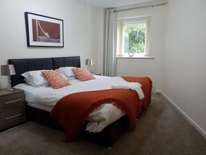 4 bedrooms, iron/ironing board, WiFi, bed sheets