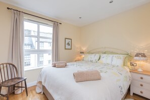 Apartment (2 Bedrooms) | 2 bedrooms, iron/ironing board, free WiFi, bed sheets - 393 Old Tolbooth Wynd Apartment 3 (Edinburgh)