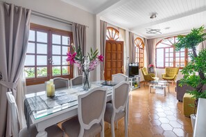 Villa, 3 slaapkamers | Dineren in de kamer
