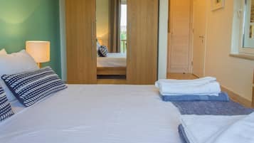 2 Schlafzimmer, Bügeleisen/Bügelbrett, Bettwäsche