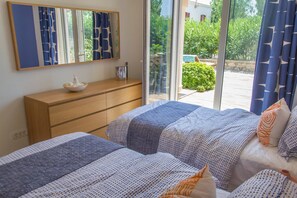 2 bedrooms, iron/ironing board, bed sheets