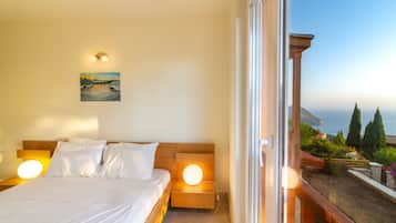 3 bedrooms, iron/ironing board, bed sheets