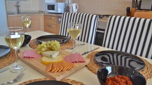 Oven, stovetop, dishwasher, cookware/dishes/utensils - Apartment Violetta, Lavanta, Kalkan (Kas)