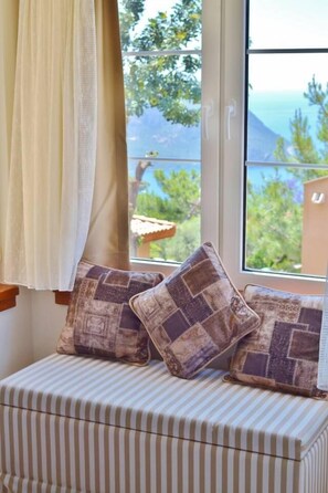 3 bedrooms, iron/ironing board, bed sheets - Villa Acacia, Lavanta, Kalkan (Kas)