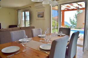 Oven, stovetop, dishwasher, cookware/dishes/utensils - Villa Acacia, Lavanta, Kalkan (Kas)