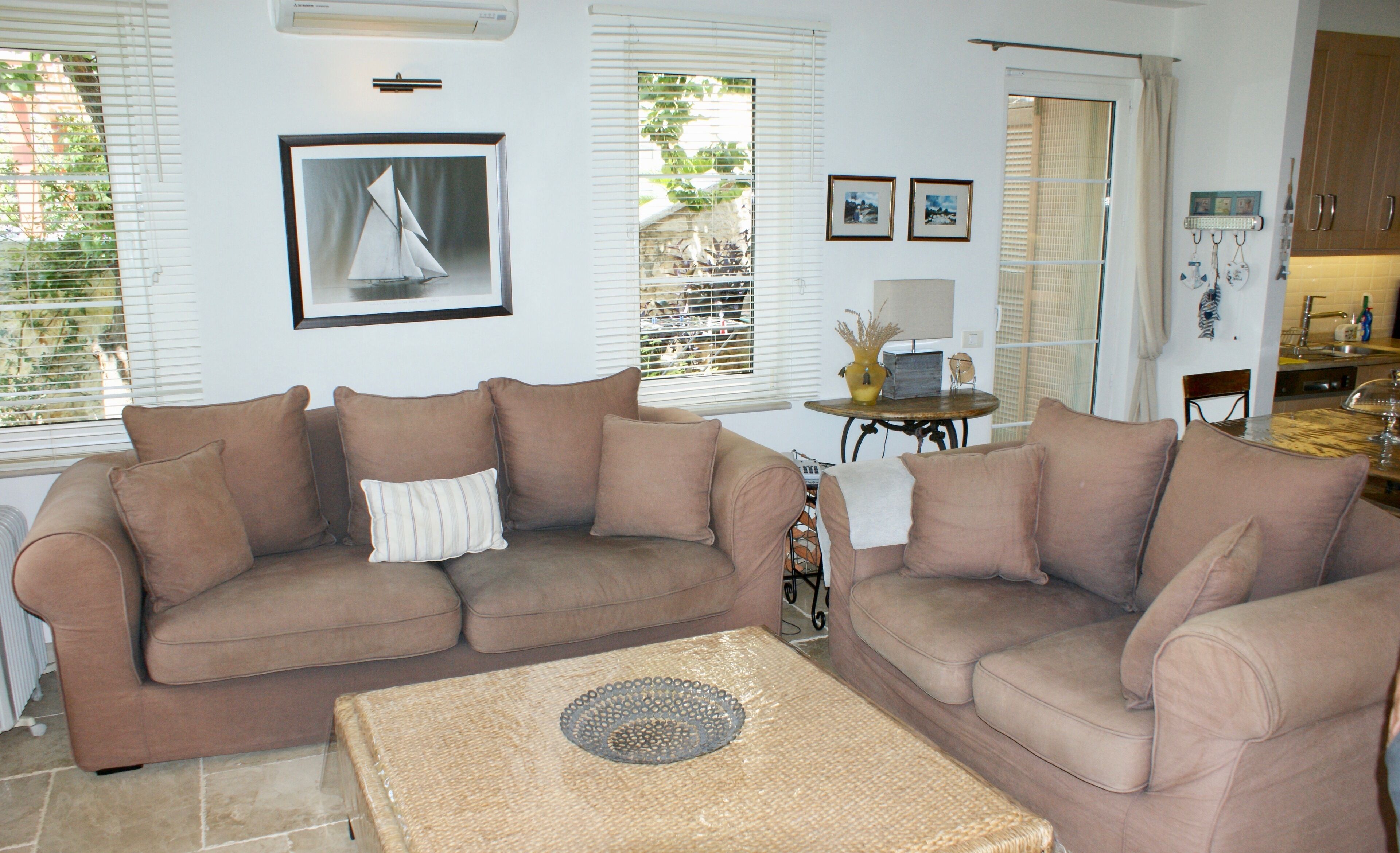 テレビ、テーブルサッカー台、卓球台