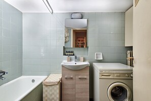 Bathroom - Kolonaki Hill View Apartment (Athens)