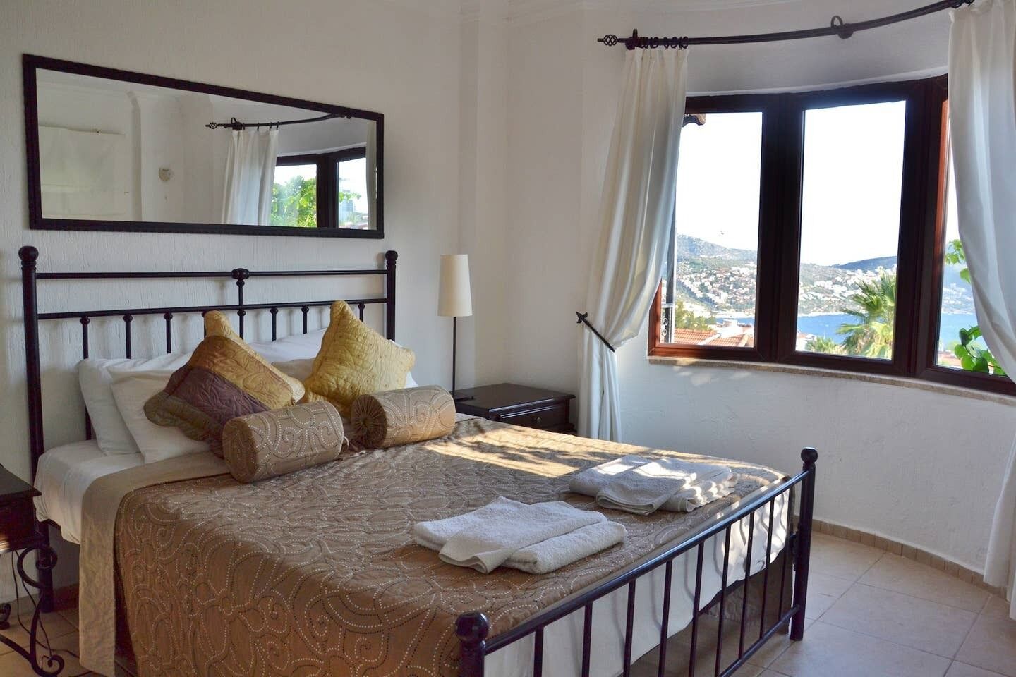 5 bedrooms, iron/ironing board, free cribs/infant beds, WiFi