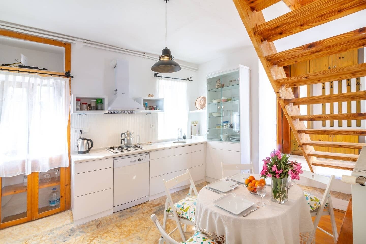 Oven, stovetop, cookware/dishes/utensils