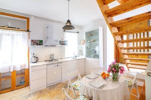 Horno, parrilla de estufa y utensilios de cocina