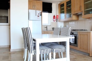 Oven, stovetop, dishwasher, cookware/dishes/utensils