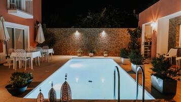 Seasonal outdoor pool, open 9:00 AM to 8:00 PM, sun loungers