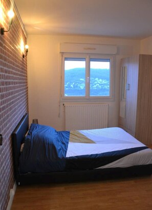 3 Schlafzimmer, Schreibtisch