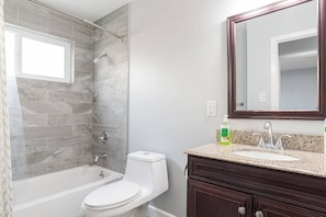 SĂšche-cheveux, savon, shampoing