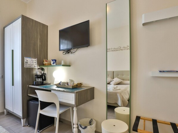 1 bedroom, desk, internet - Bed & Breakfast a Salerno ID 549 (Salerno)